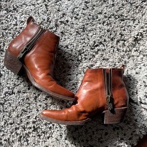 Frye Sasha moto ankle boots ( brown)